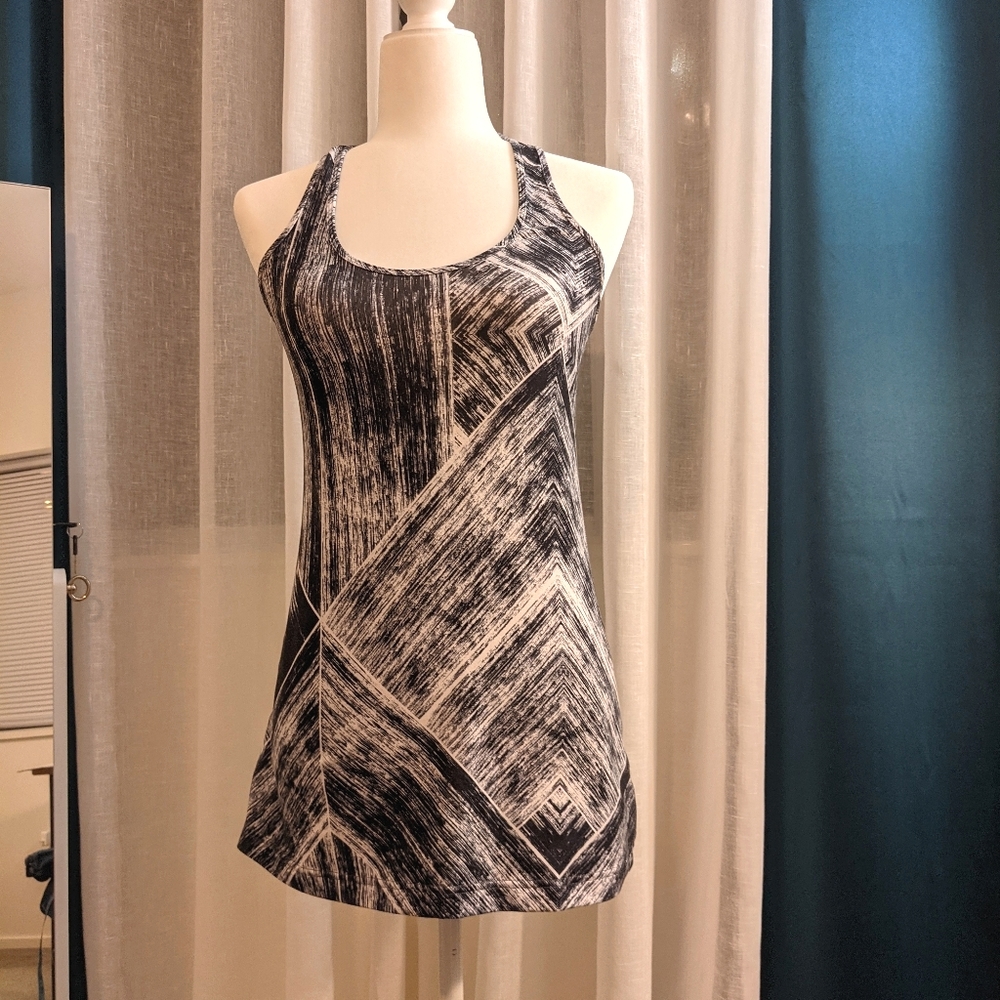 Lululemon tank tops